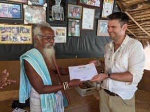 Dr. Patrick Roberts receives his Humanitarian Award from Chief Uruwarige Wanniyalaeto at Dambana Village. 